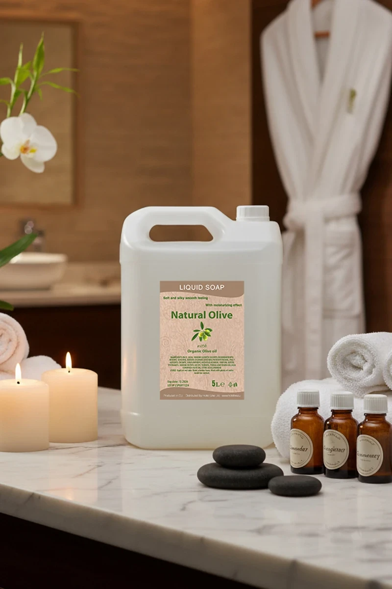 Tanica da 5 litri di sapone liquido Natural Olive per ricarica dispenser hotel su piano in marmo